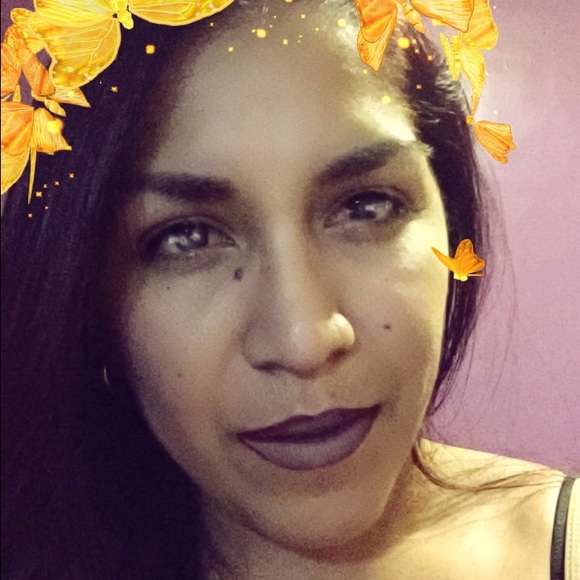 Profile Picture of Claudia Barrera (@claudiacabc) on Poshmark