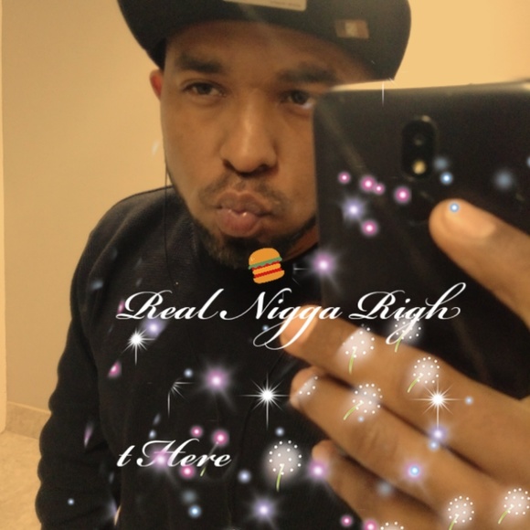 Profile Picture of Thomas Miller (@universala100) on Poshmark