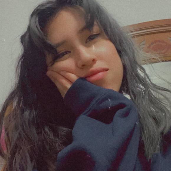 Profile Picture of Itzel Barrera (@xoxskittlexox) on Poshmark