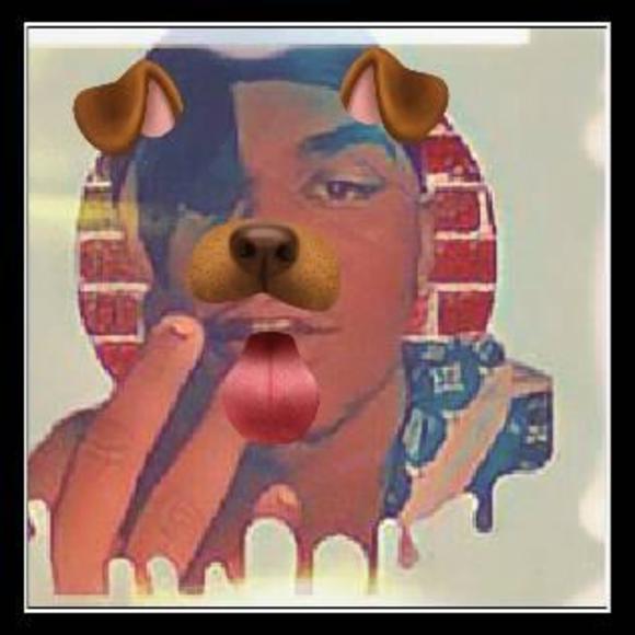 Profile Picture of Robinson Moore (@robinson_moore) on Poshmark