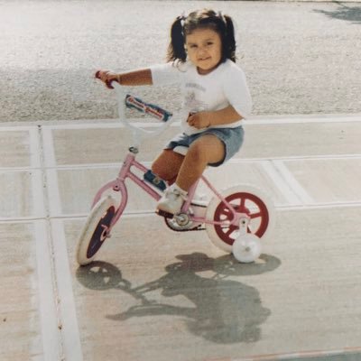 Profile Picture of Andrea Alvarez (@alvandrea7) on Twitter