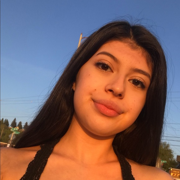 Profile Photo of Abi Martinez (@abi_m03) on Poshmark