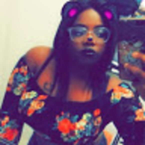 Profile Picture of Devan Jones (@devanjones977) on Poshmark
