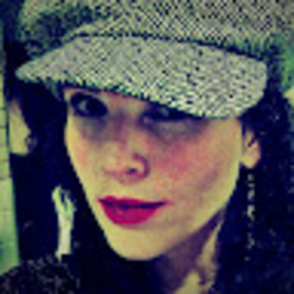 Profile Picture of Melody Wiswell (@melodywiswell) on Poshmark