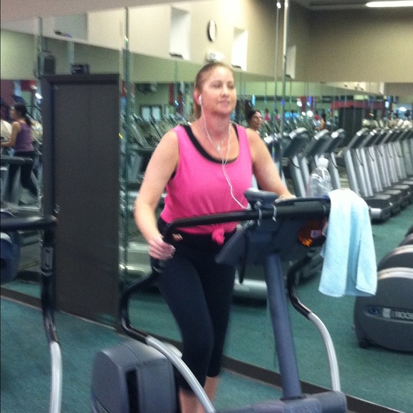 Profile Picture of Karen Schlein (@karenje11) on Poshmark
