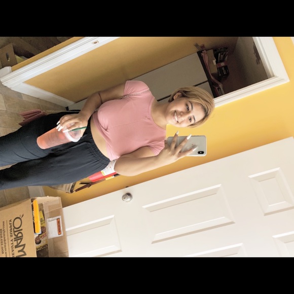 Profile Picture of Naomi Facio (@naomiskawaii) on Poshmark