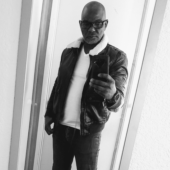 Profile Picture of Hank Hankins (@hank1270) on Poshmark