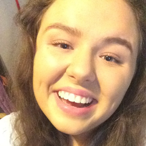 Profile Picture of Kaiti Sjostrom (@kaitlinsjostrom) on Poshmark