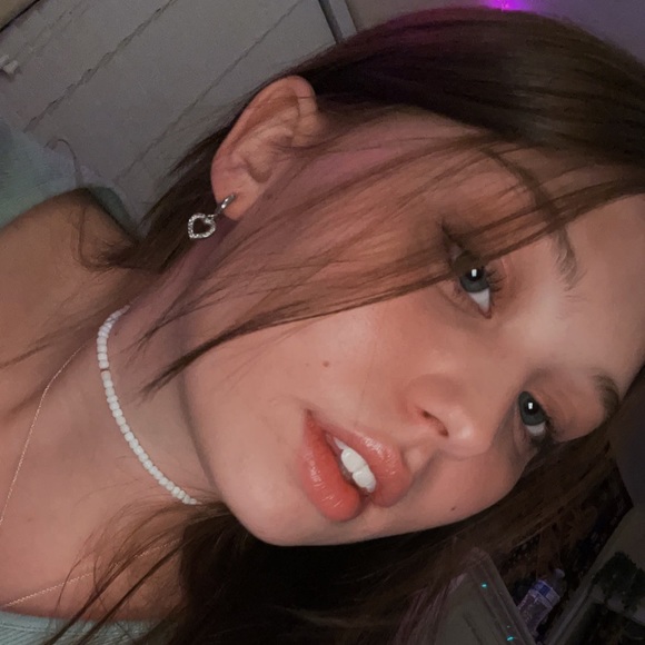 Profile Picture of Sadie Gooding (@sadiegooding05) on Poshmark