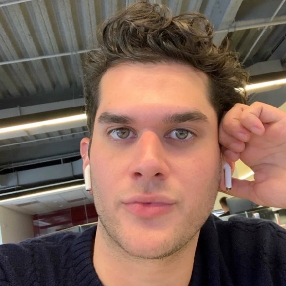 Profile Picture of Mark Pauciullo (@quotationmarkk) on Poshmark