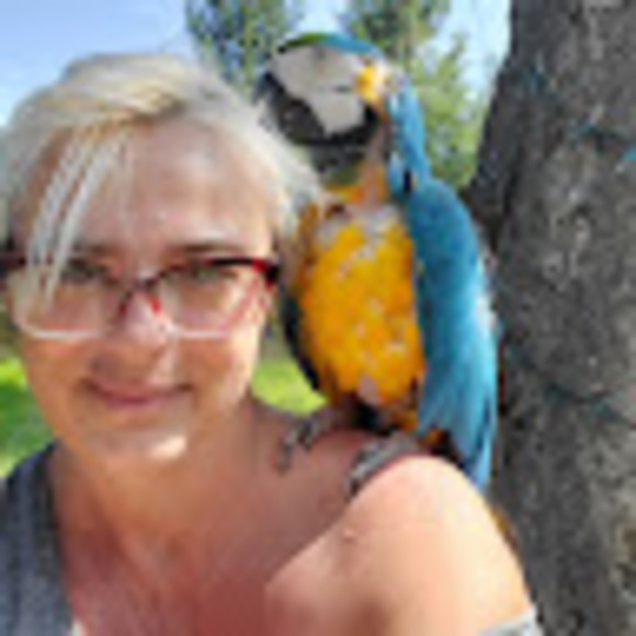 Profile Picture of Linda Ledoyen (@lrettaler) on Poshmark