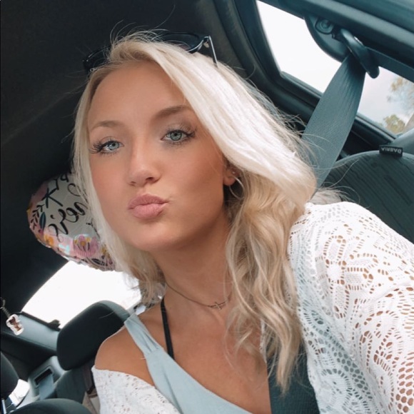 Profile Picture of Leighann Binkowski (@l_binkowski) on Poshmark