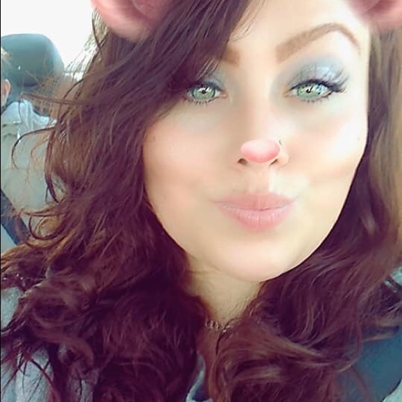 Profile Picture of Taneisha Delsolio (@tdelsolio) on Poshmark