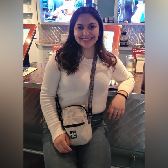 Profile Picture of Gabrielle Preciado (@gabrielle_p98) on Poshmark