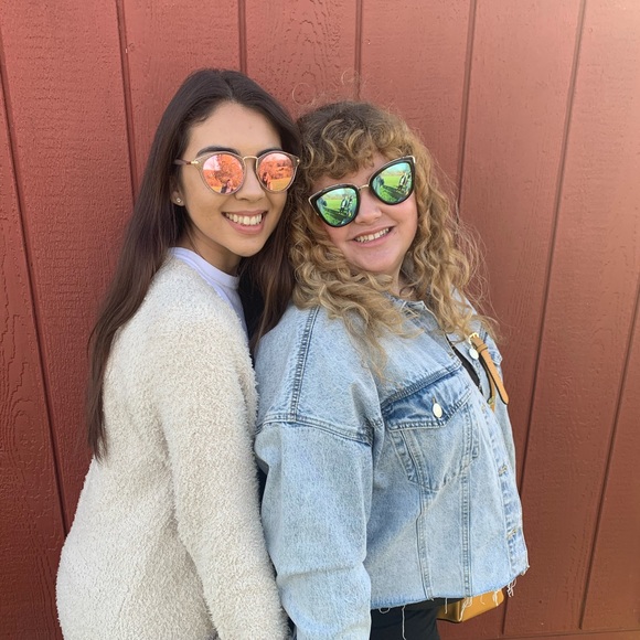 Profile Picture of Kaitlyn Vitelli (@kaitlynvitelli) on Poshmark