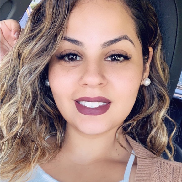 Profile Picture of Hazel Serrano (@hunniglow) on Poshmark