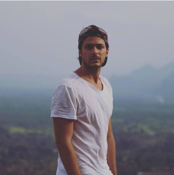 Daniel Belotti - Poshmark Profile Picture of Daniel Belotti (@melgozad33) on Poshmark