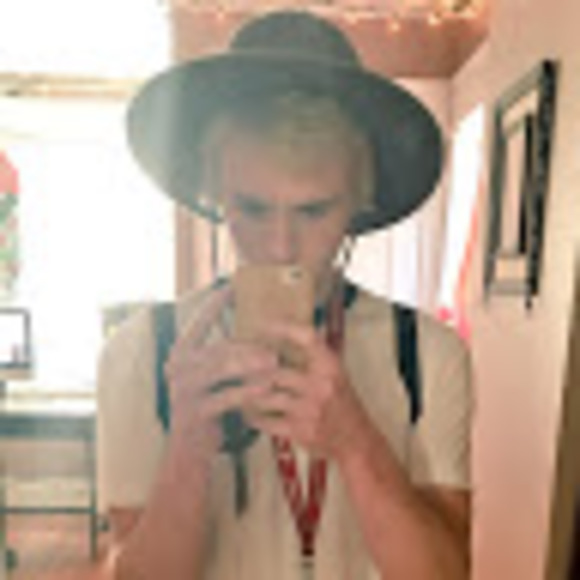 Profile Picture of Joshua Bilderback (@brightminds1996) on Poshmark