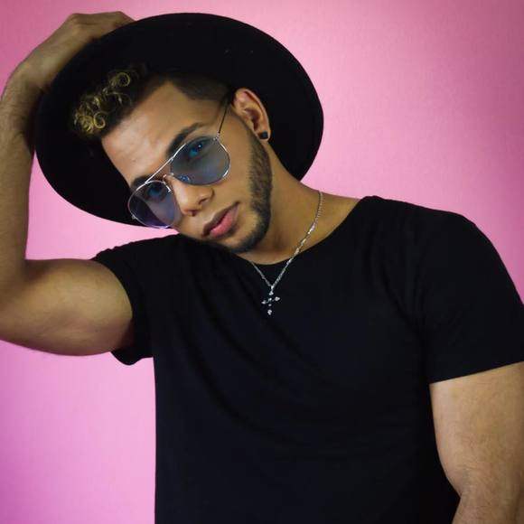 Profile Picture of Noel Espinal veloz (@thenonoel) on Poshmark