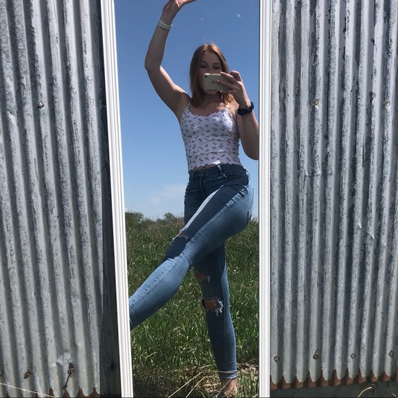 Profile Picture of Emily Stevensen (@emstevensen) on Poshmark