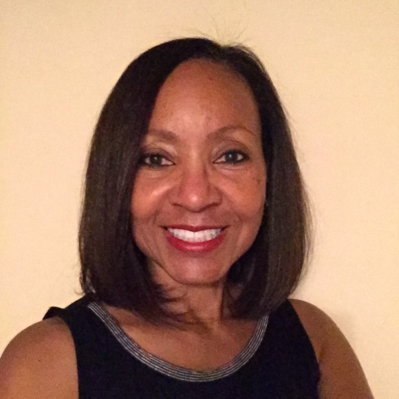 Profile Picture of Barbara Thomas (@classylady101) on Poshmark