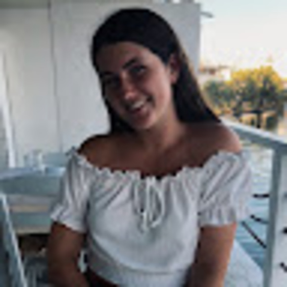 Profile Picture of Georgia Poole (@poolegeorgia) on Poshmark