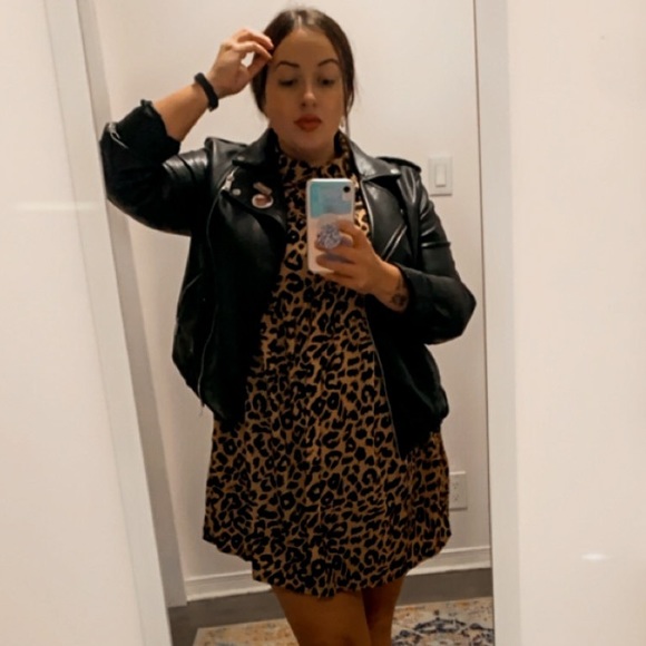 Profile Picture of Heather Foster (@hfost_) on Poshmark