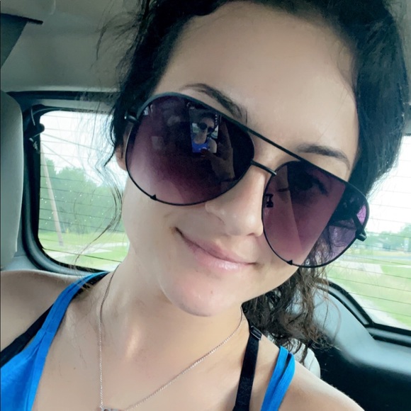 Kinzi jo Leon - Poshmark Profile Picture of Kinzi jo Leon (@kinzileon) on Poshmark