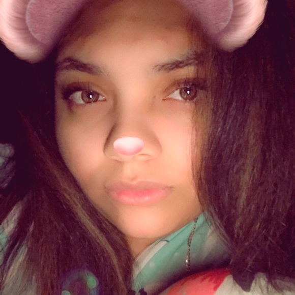 Profile Picture of Cammille julia Pagán (@cammillejulia) on Poshmark