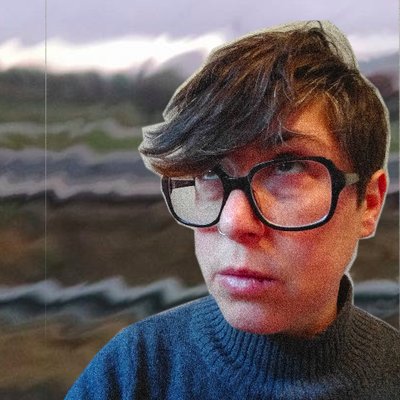 Profile Picture of Jarah Moesch (@thejarahtree) on Twitter