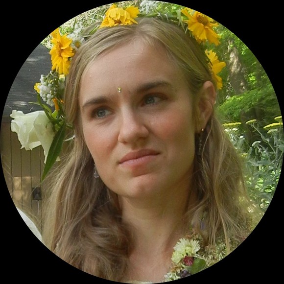 Profile Picture of Amelia Stuetzel (@ameliastuetzel) on Poshmark