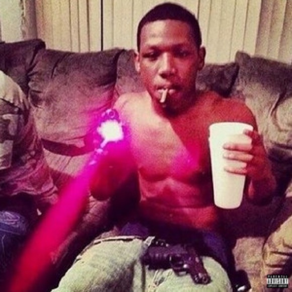 Profile Picture of Rontez Beard (@babymotiongeek) on Poshmark