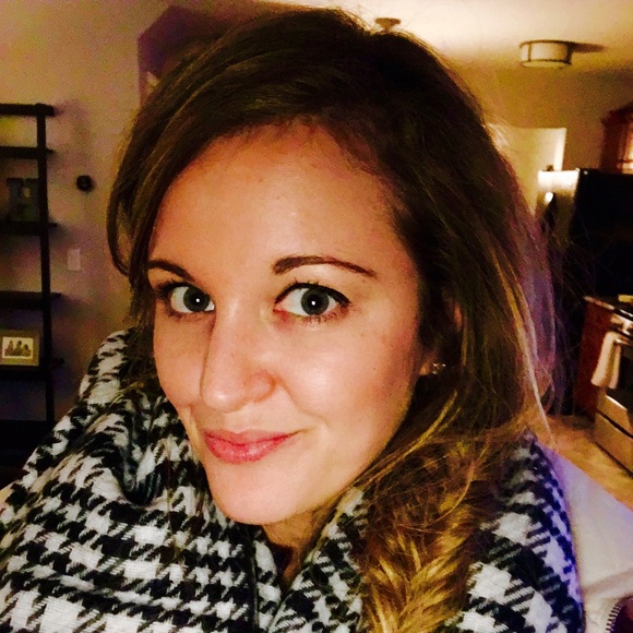 Profile Picture of Nicole Hurst (@nah0458) on Poshmark