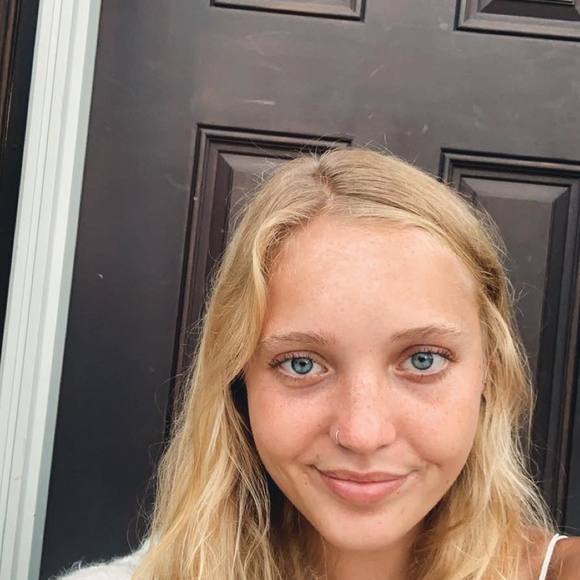 Profile Picture of Isabel Shaw (@isabelshaw) on Poshmark