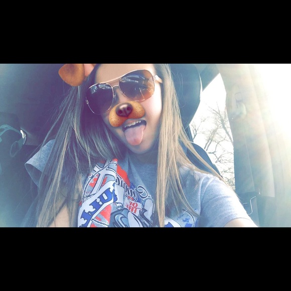 Profile Picture of Caitlin Crutsinger (@ccrutsinger) on Poshmark