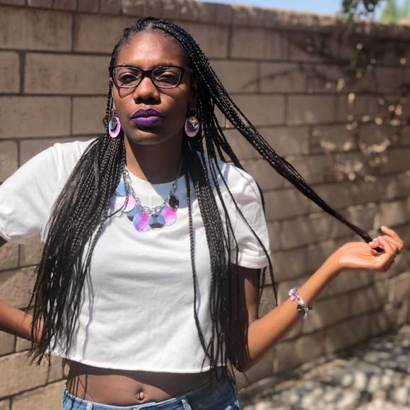 Profile Picture of Danielle Perry (@daniperry15) on Poshmark