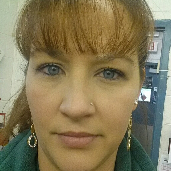 Profile Picture of Erin Sparhawk (@esparhawk22) on Poshmark