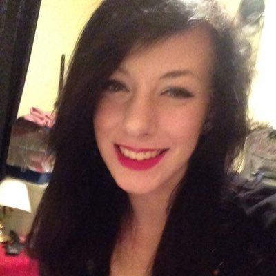 Profile Picture of Jenna Sinclair (@Udroppedurface6) on Twitter