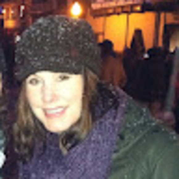 Profile Picture of Tonya Asmussen (@asmussentonya) on Poshmark