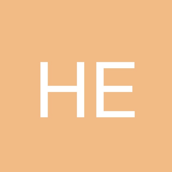 Profile Picture of Holly Eckert (@bluemoon102) on Poshmark