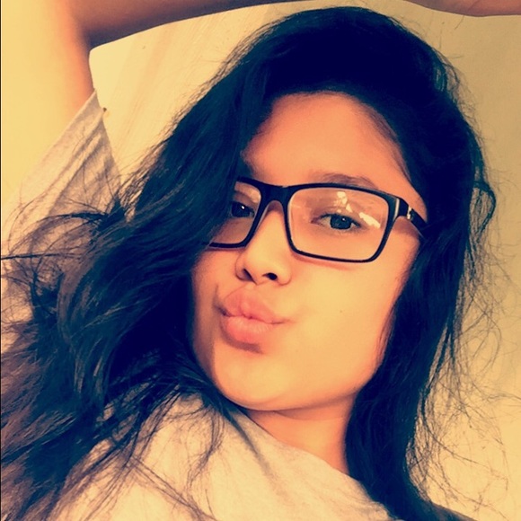 Profile Picture of Ruby Sanchez (@mxmacitaaaa) on Poshmark
