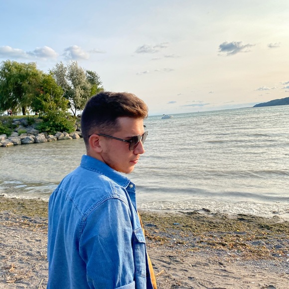 Profile Picture of Octavio Travassos (@octtravassos) on Poshmark