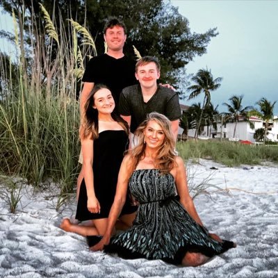 Profile Picture of Michael Riddell (@TheRealRiddell) on Twitter