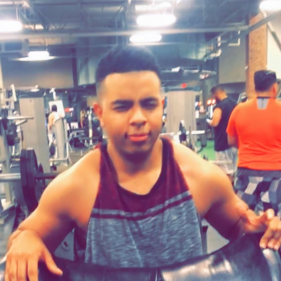 Profile Picture of Hamid Elbashir (@hamid1700) on Poshmark