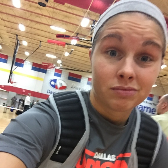 Profile Picture of Ashley Fouch (@fouchyfouch) on Poshmark