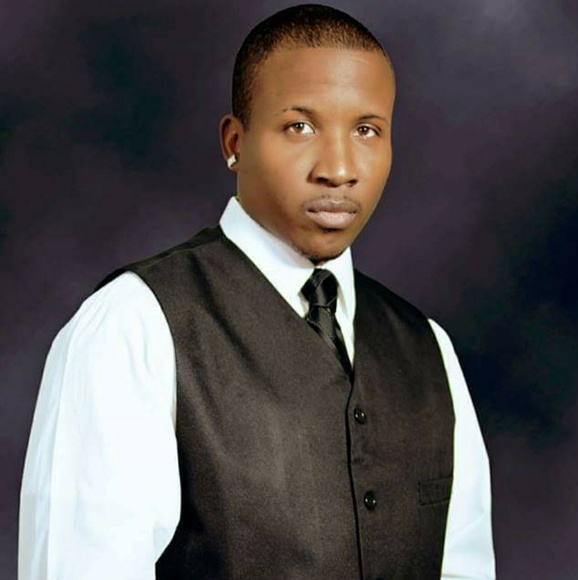 Profile Picture of Barry Gray (@bgrayjr77) on Poshmark