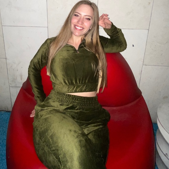 Profile Picture of Dusty Friday (@fridayz) on Poshmark