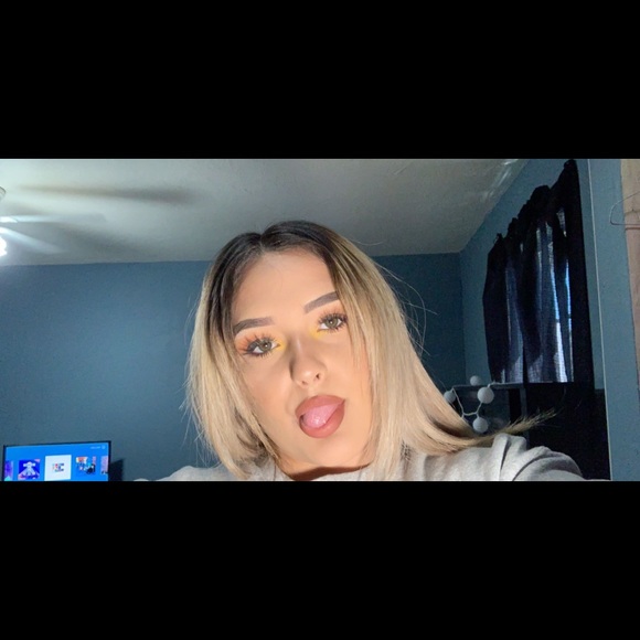 Profile Picture of Mariza Harthun (@marizadaniella) on Poshmark