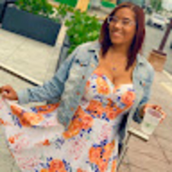 Profile Picture of Genesis Hiraldo (@genesishiraldo) on Poshmark