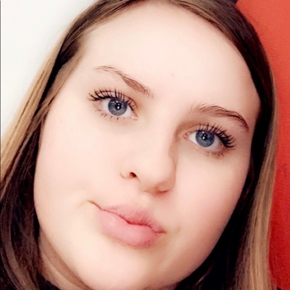 Profile Picture of Hailey Mackey (@haileymackey22) on Poshmark